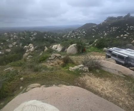 Hilltop Hideout at Splitrock Farm