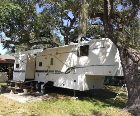 West Bay Oaks Mobile Home & RV Park
