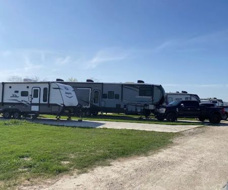 Hilltop Acres RV Park - Victoria, TX