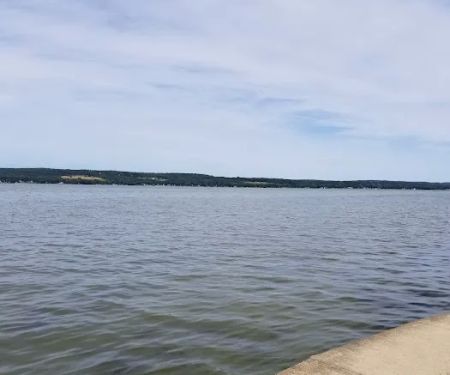 Peachie's Lakeside Camping