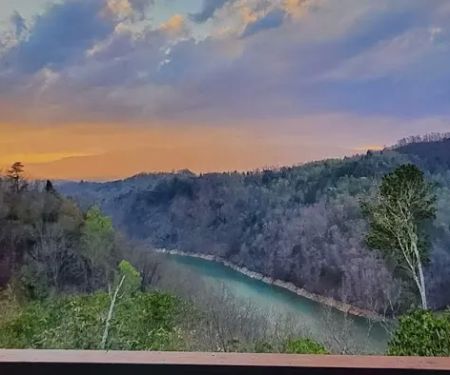 Great Smoky Mountain park and lake view retreat