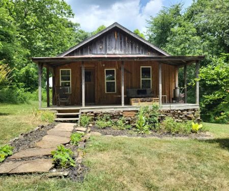 Buffalo Homesteader's Cabin