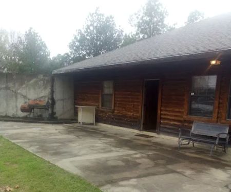 Les Farm Cabin