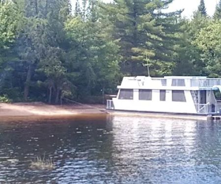 HB Ebel’s N9 Houseboat Campsite