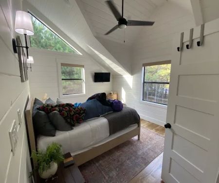 Black Beauty Cabin
