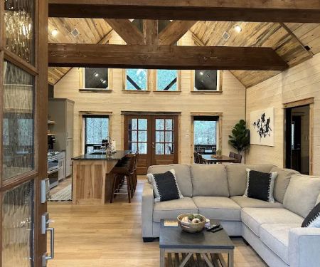 Lone Pine Lodge